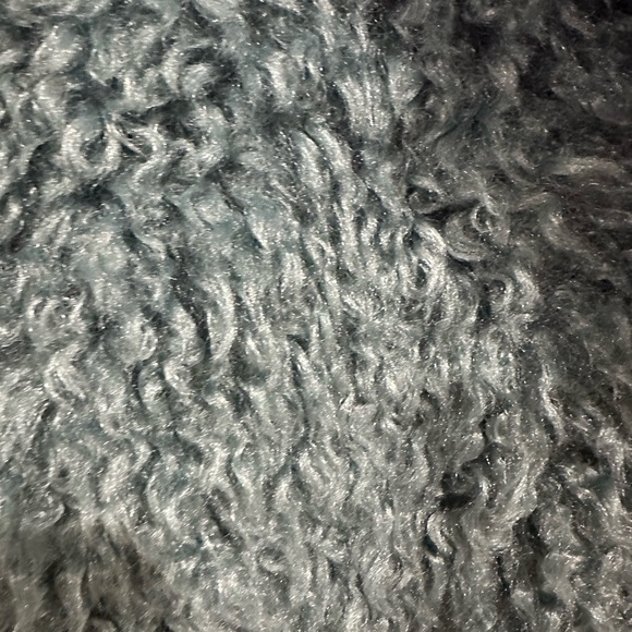 BCBG faux Fur coat, only worn once - Picture 4 of 10